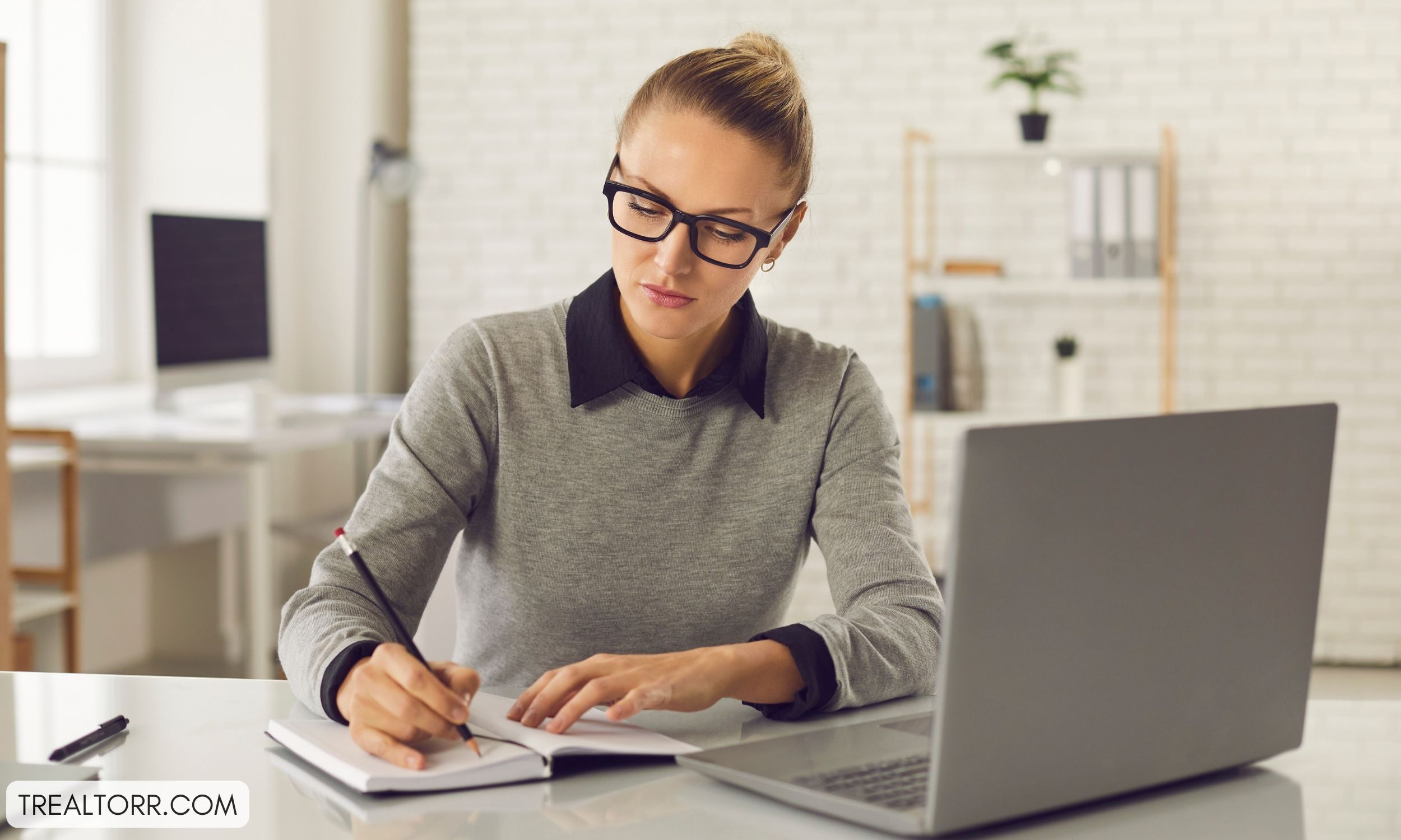 How To Invest In Real Estate Through A Real Estate Investment Course Platform?