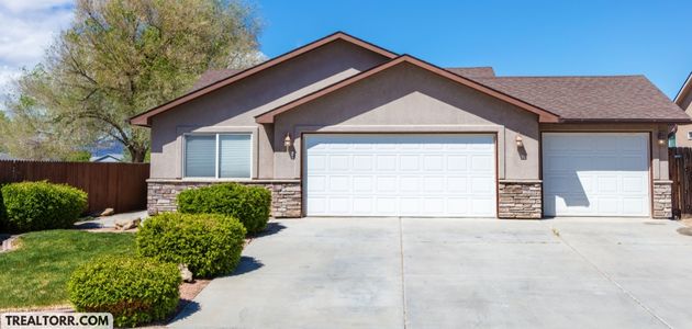 Discovering the Single-Family Home Debate: Pros and Cons Explored for Your Ultimate Living Decision!