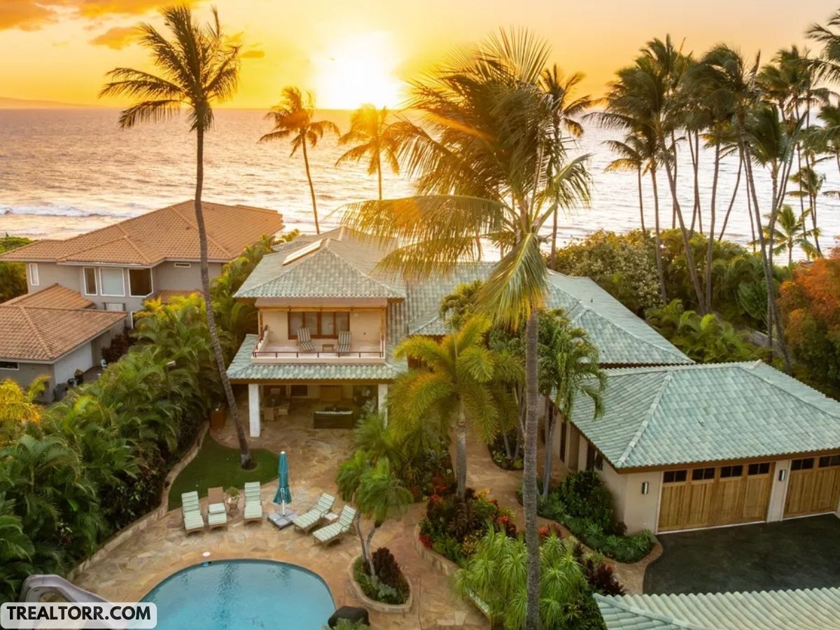 12 Reasons Why This Hawaiian Beachfront Estate Will Make You Want to Move Right Now!