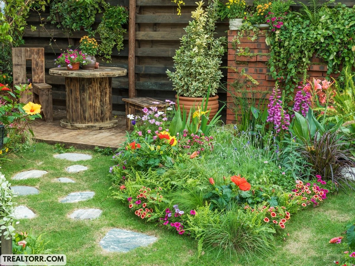 Seasonal Gardening Guide: What to Plant and When for Optimal Growth outdoor by the entrance door garden