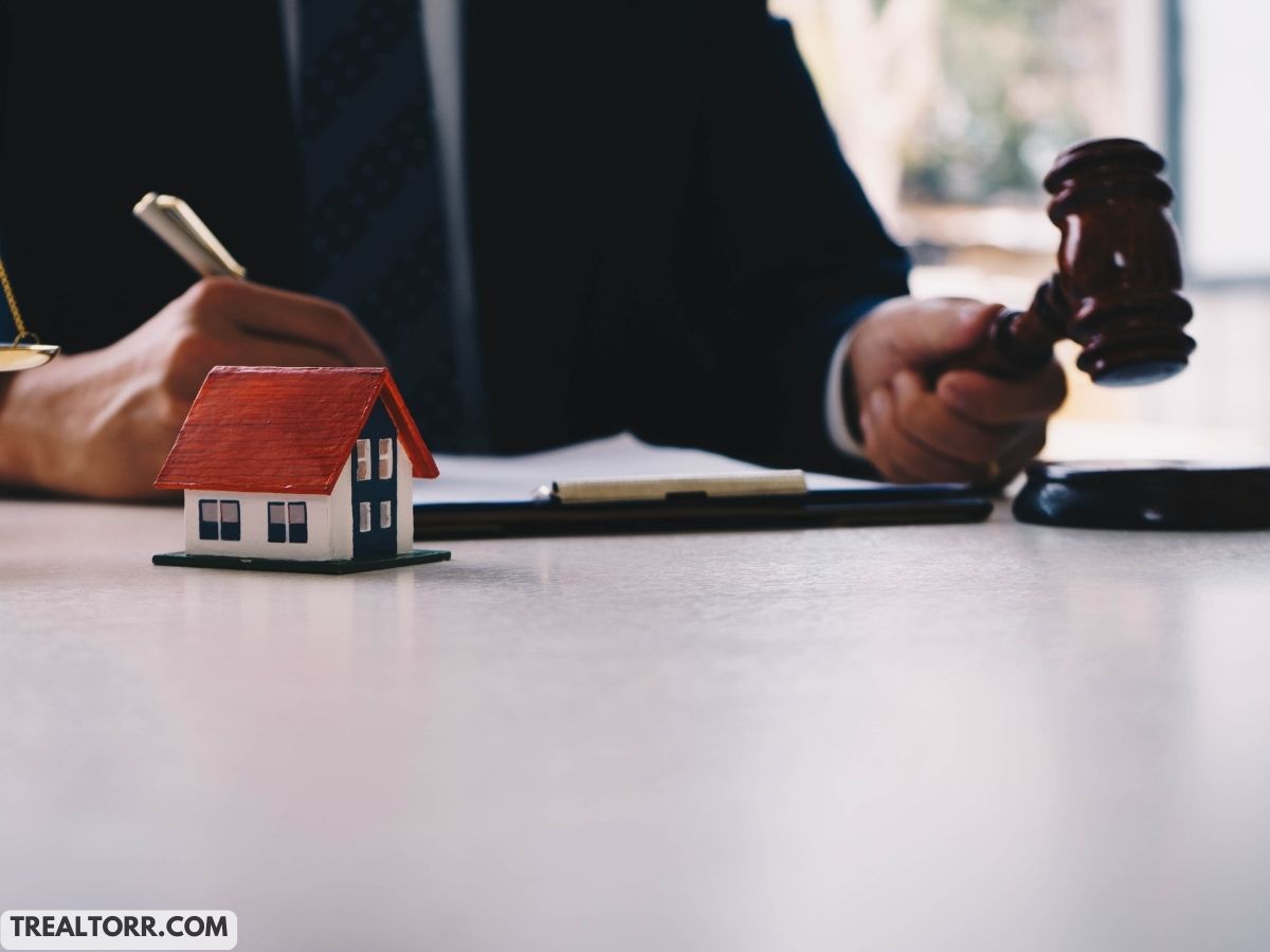 Secret Weapon Unveiled: How Real Estate Lawyers Secure Your Investments!