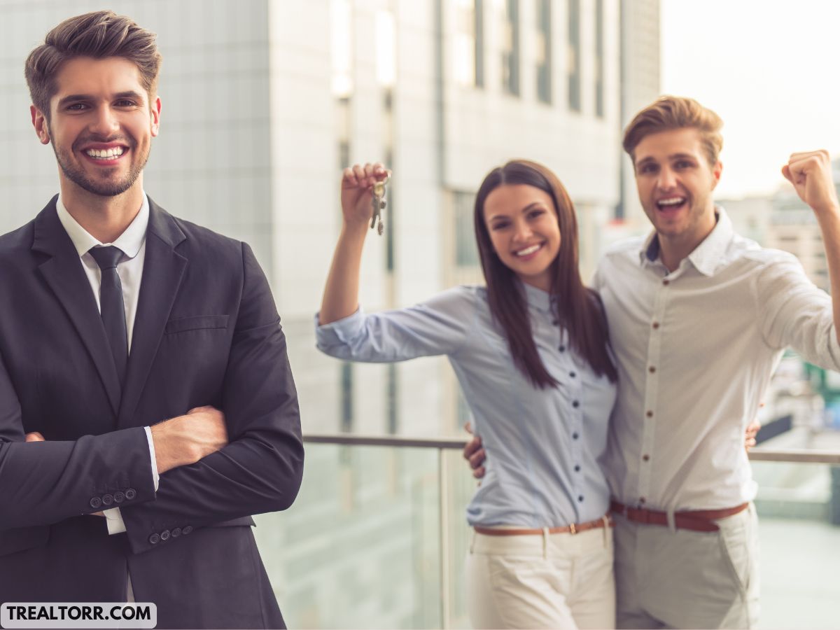How much do real estate agents earn