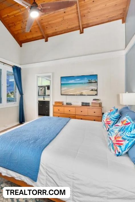 Dream Big: This Breathtaking Hawaii Luxury House Could Be Yours for $1.1 Million!- luxury bedroom